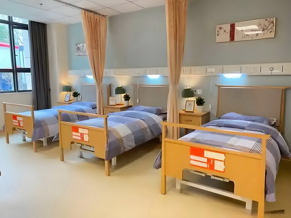 户口迁入有什么要求_何超莲窦骁，王子与公主的童话梦碎了 人主动健老年力提升康能