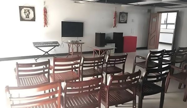 研究生在深圳落户政策_郝云怒斥始祖鸟，反感这个品牌中国探险协会发声 多岁门口女子一名站着